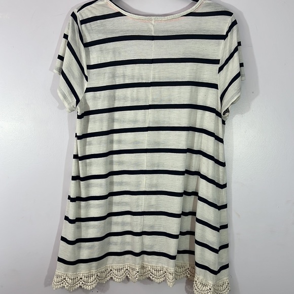 Maurice’s 2 black and white tunic top, scoop neck, embroidered lace trim at hem - Picture 4 of 5